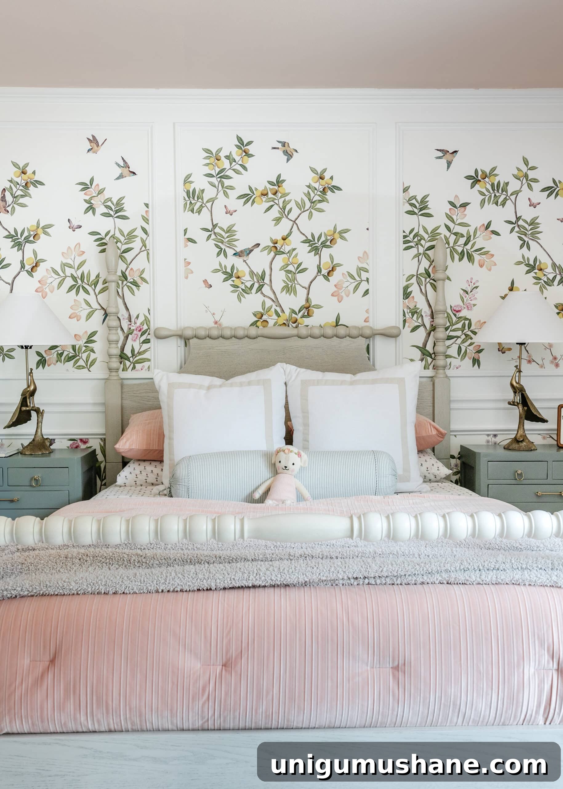 DIY Painted Nightstands: Pro Tip for Using Gloss Paint 14 beige poster bed with chinoiserie wallpaper and pink bedding