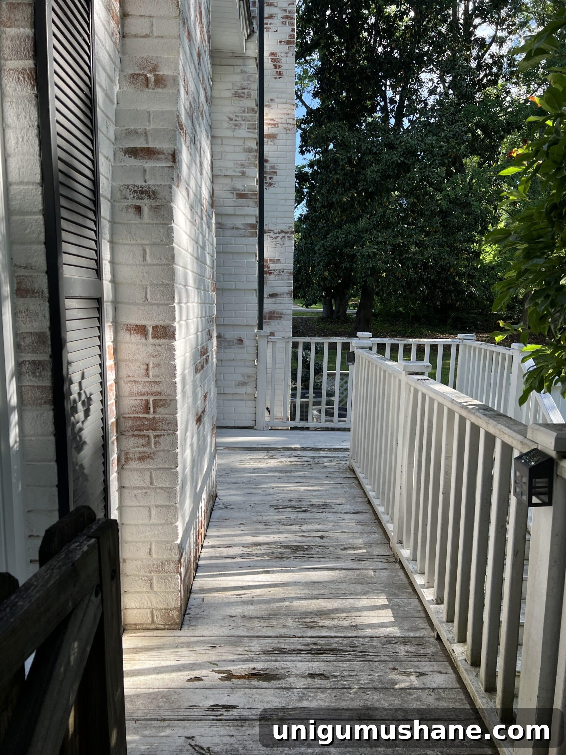 6 Small Side Porch Makeovers with Before and After Photos 2 small side porch before with chipping paint
