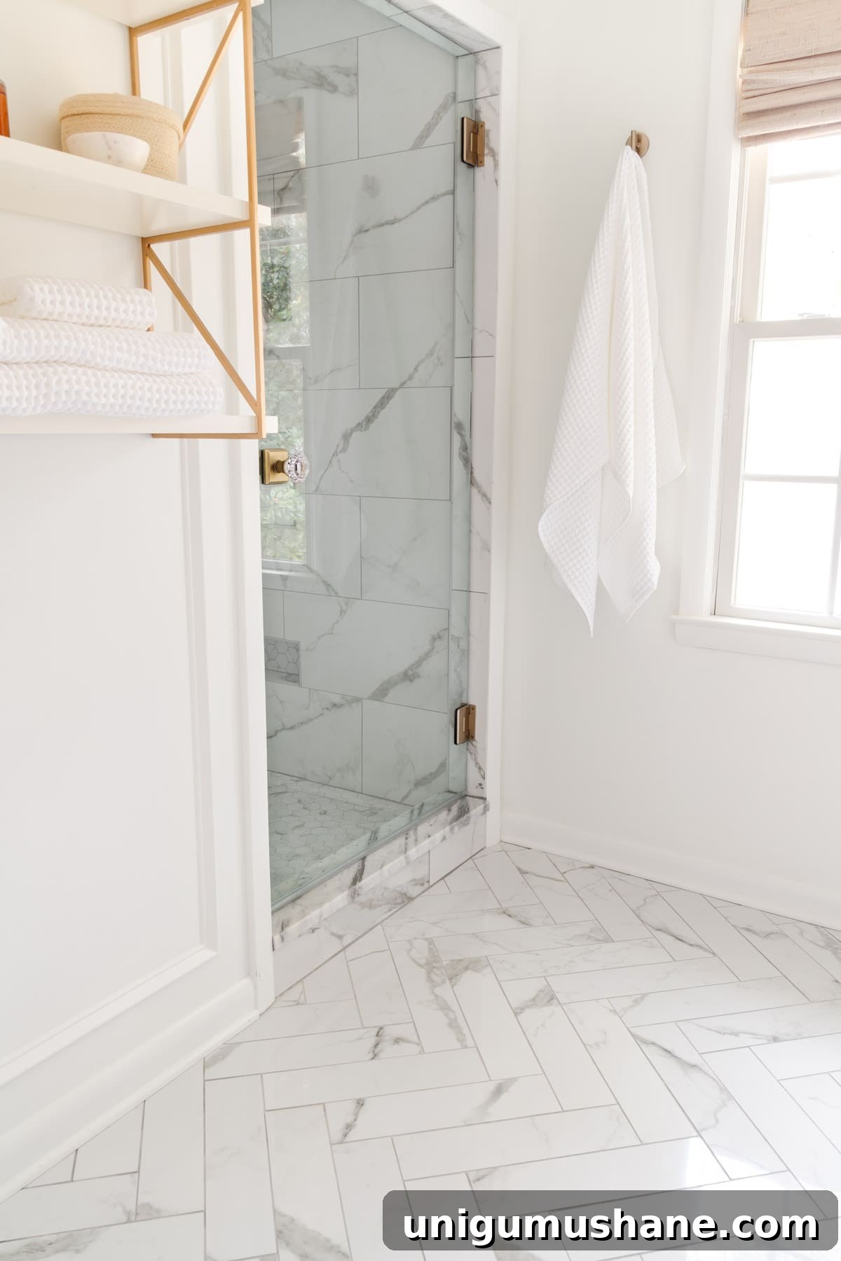 14 Clever Tricks to Make a Small Bathroom Look Bigger 12 img 51042 12