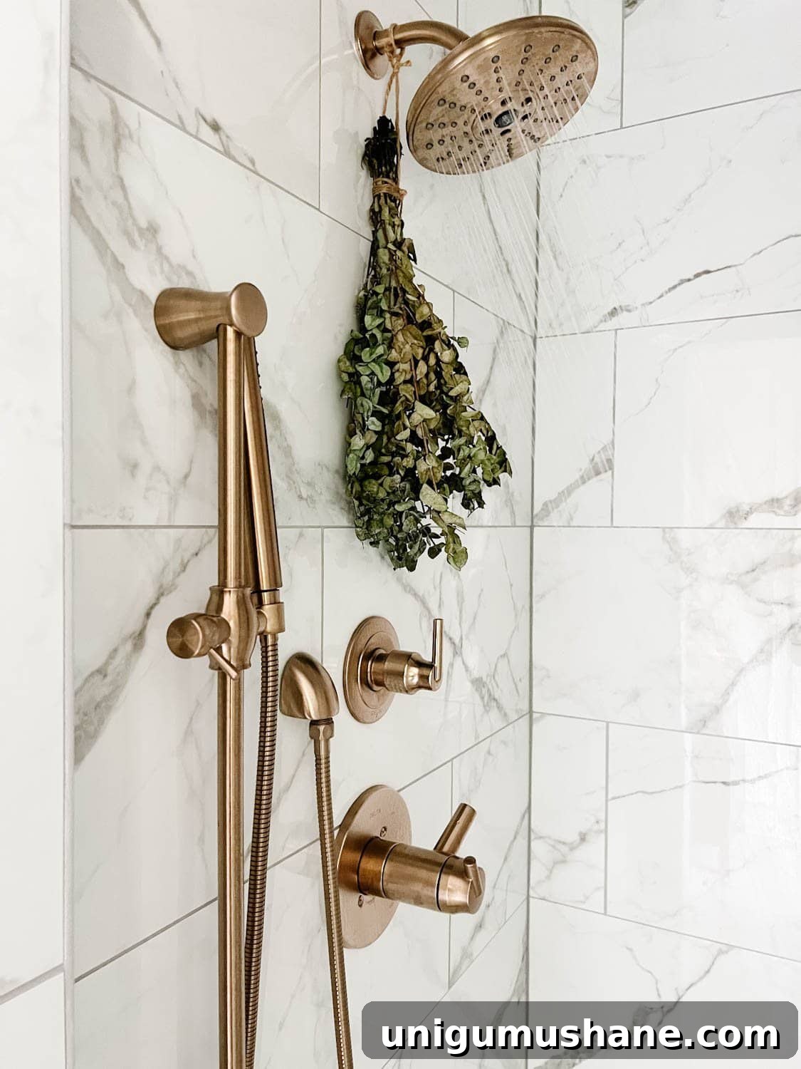 14 Clever Tricks to Make a Small Bathroom Look Bigger 19 img 51042 19