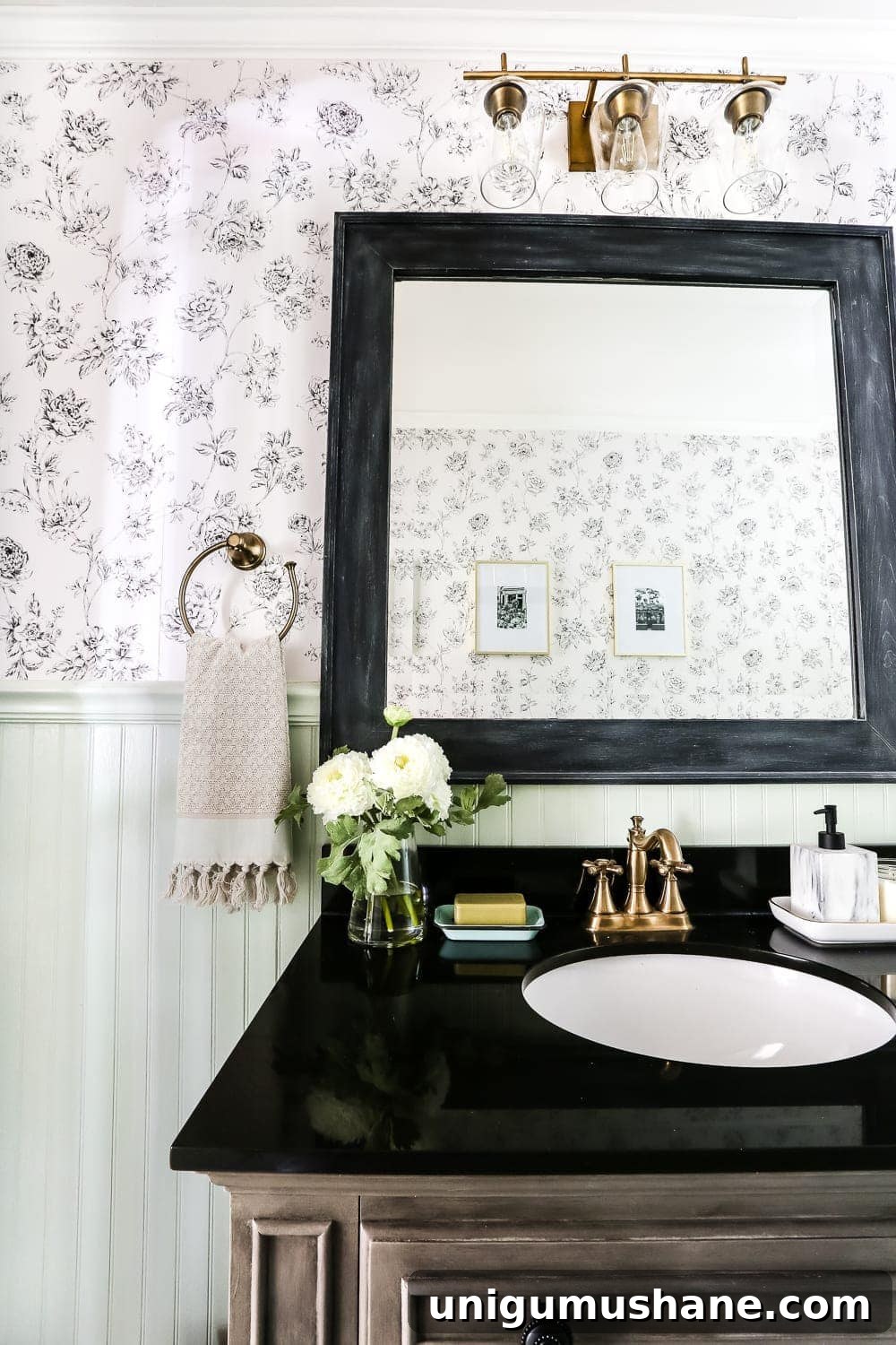 14 Clever Tricks to Make a Small Bathroom Look Bigger 21 img 51042 21