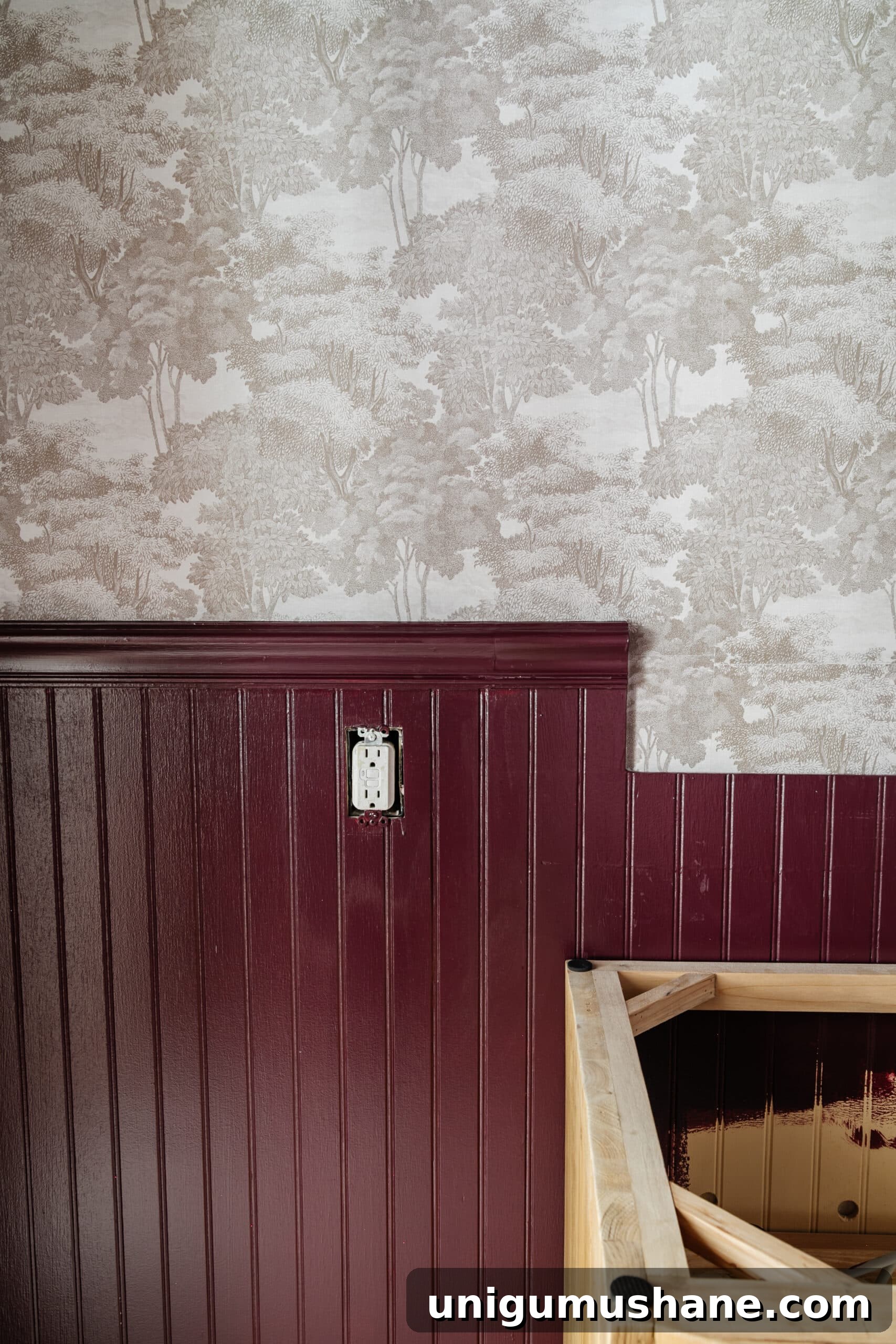 Modern French Toile Wallpaper: Chic French-Style Patterns 3 modern toile wallpaper Saint Sebastian with Farrow and Ball Brinjal