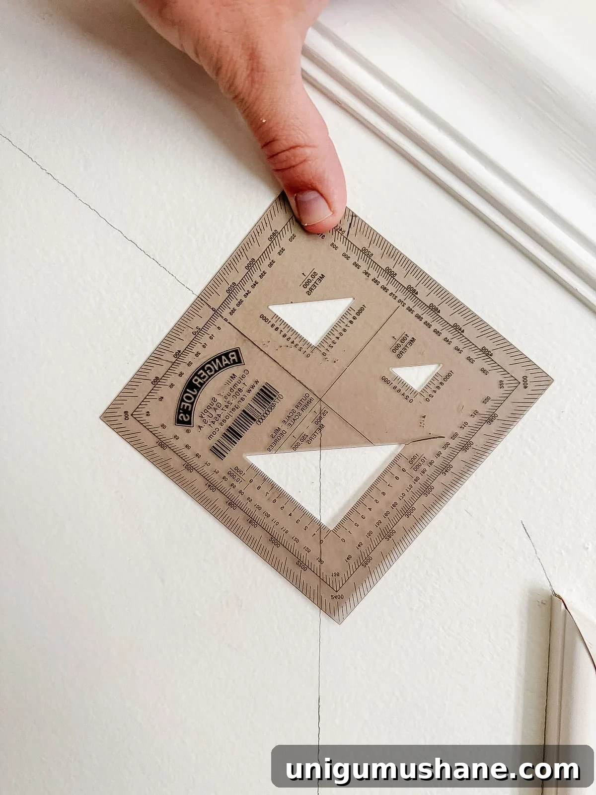 using a protractor to find molding angles