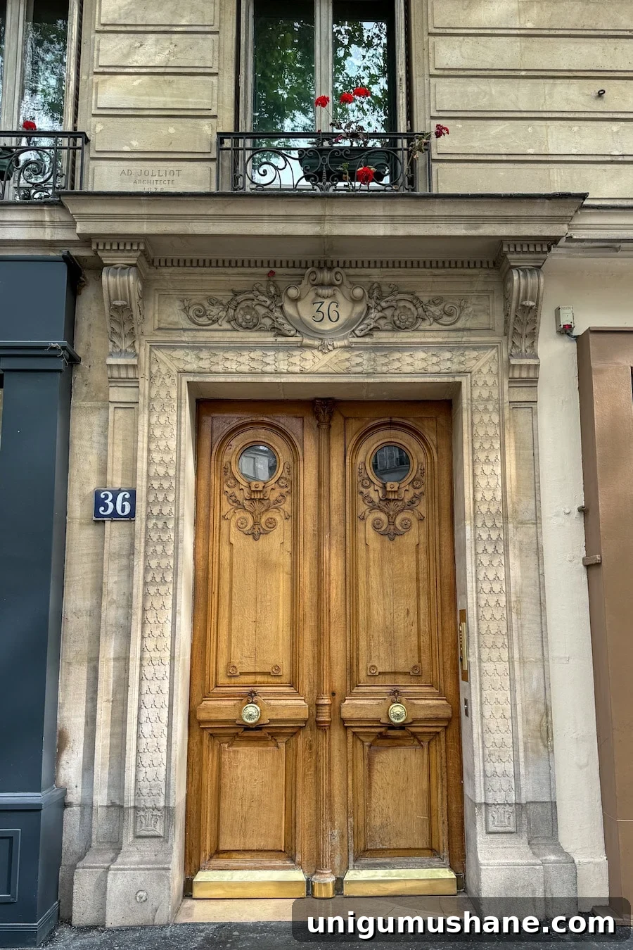 Designers Recommend Traditional Front Door Paint Colors 5 wood door in paris