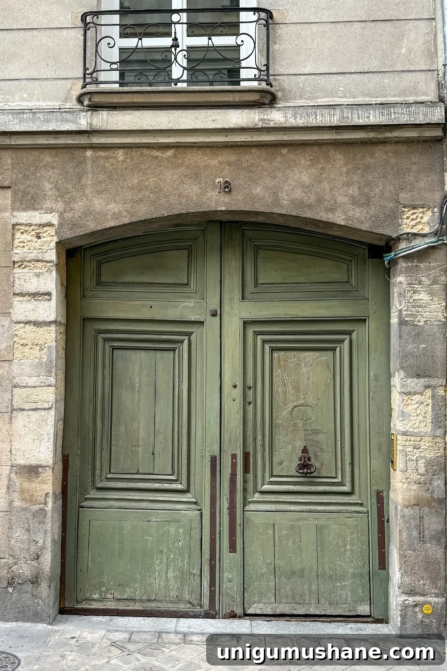 Designers Recommend Traditional Front Door Paint Colors 10 green front door paint color