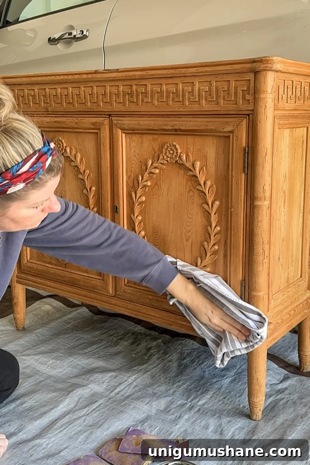 removing sanding dust from wood cabinet