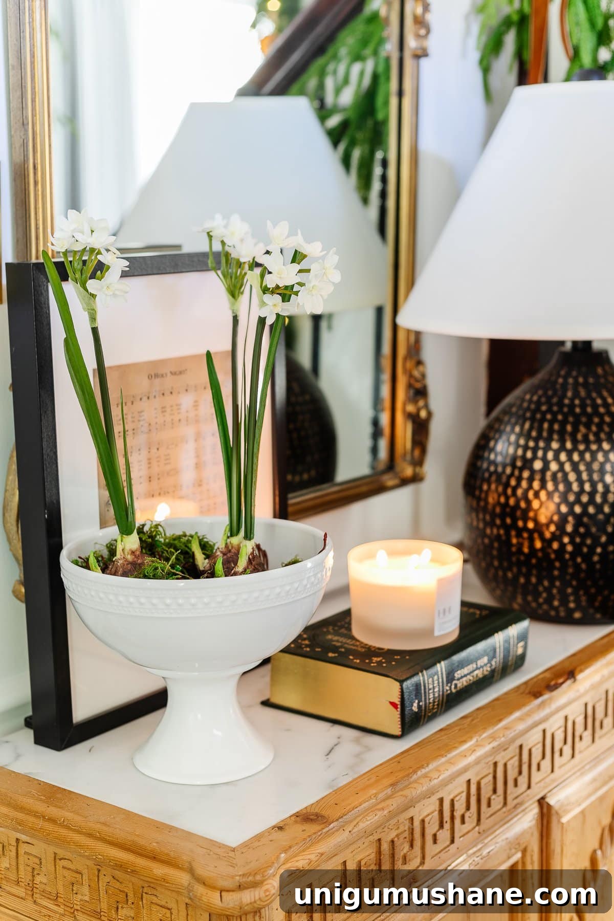 18 Natural DIY Christmas Decor Ideas to Make at Home 4 bowl of paperwhite flowers on entryway table