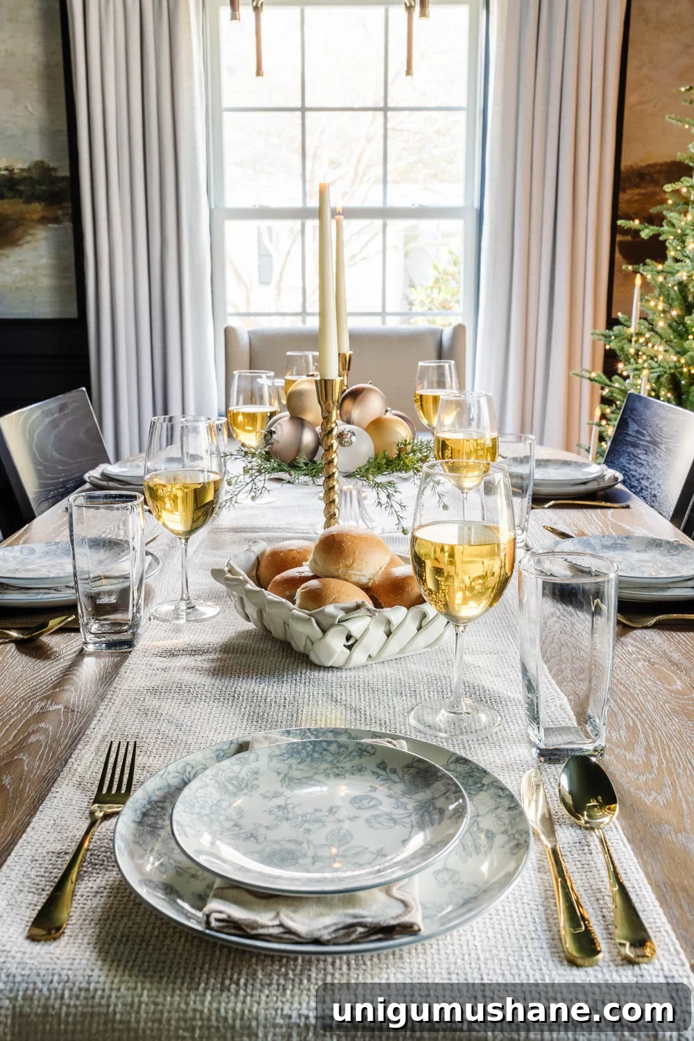 Elegant Christmas Dining Room Decor Ideas 11 simple Christmas place setting