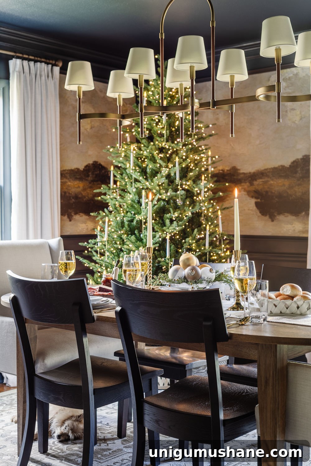 Elegant Christmas Dining Room Decor Ideas 12 Christmas dining room decor with tree beside table