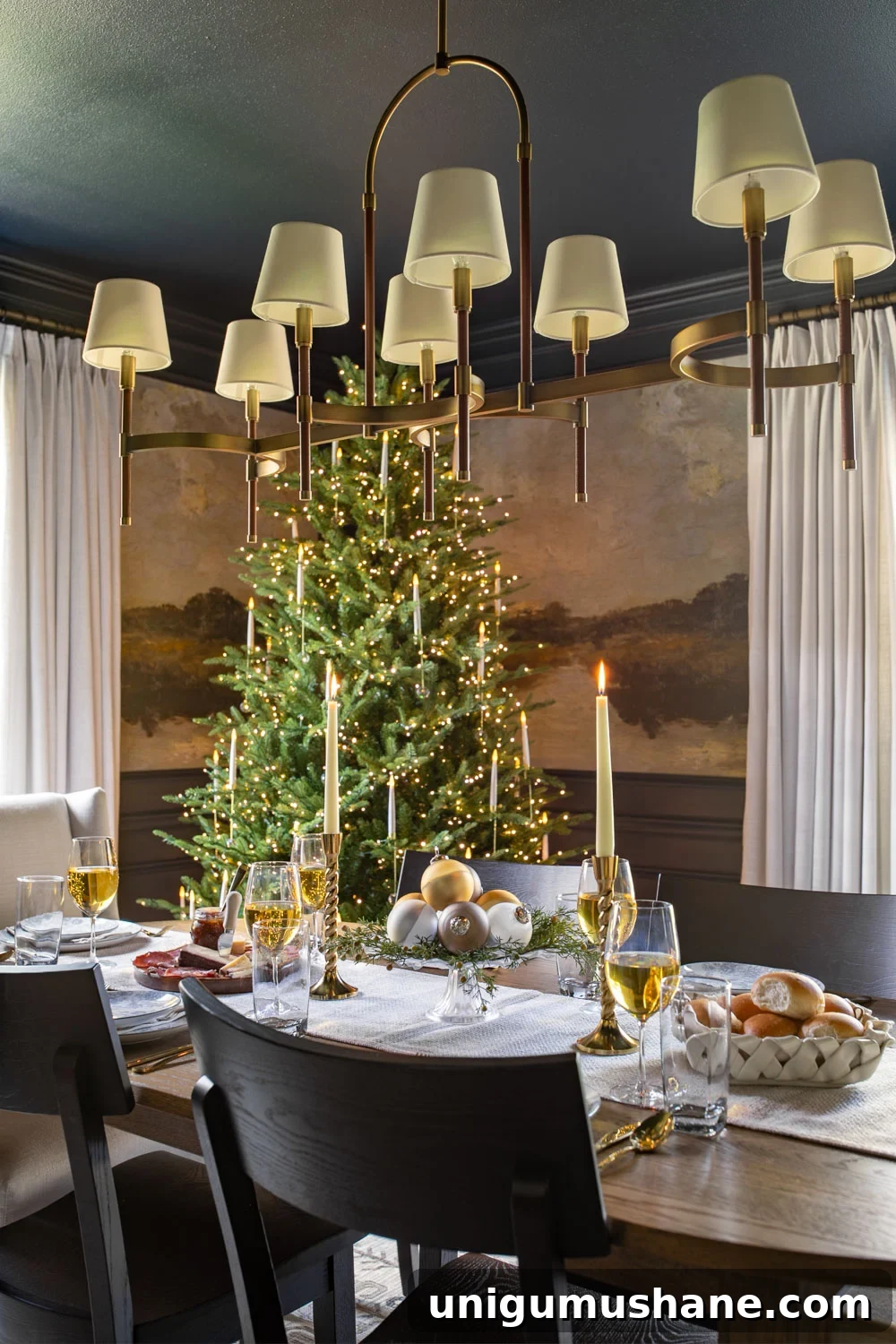 Elegant Christmas Dining Room Decor Ideas 8 simple Christmas dining table decor beside tree