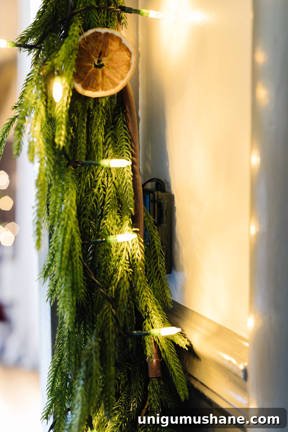 Colonial-Inspired Christmas Entryway Decorating Ideas 9 hiding battery pack for twinkle lights in unlit garland