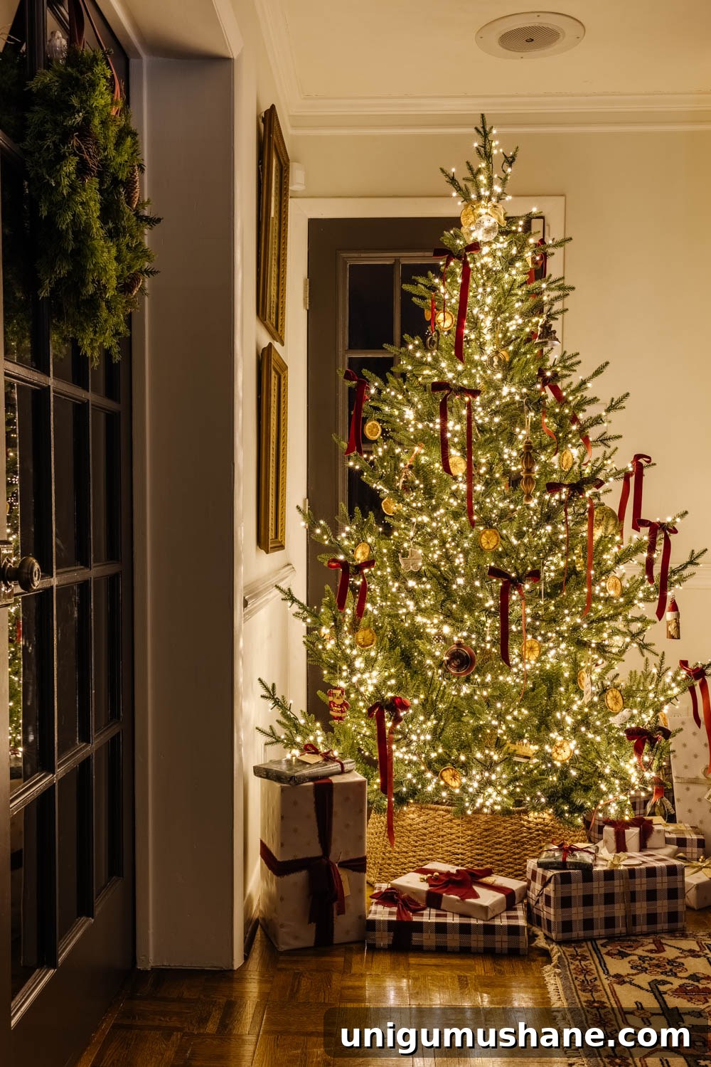candlelight Christmas tour in living room with tree