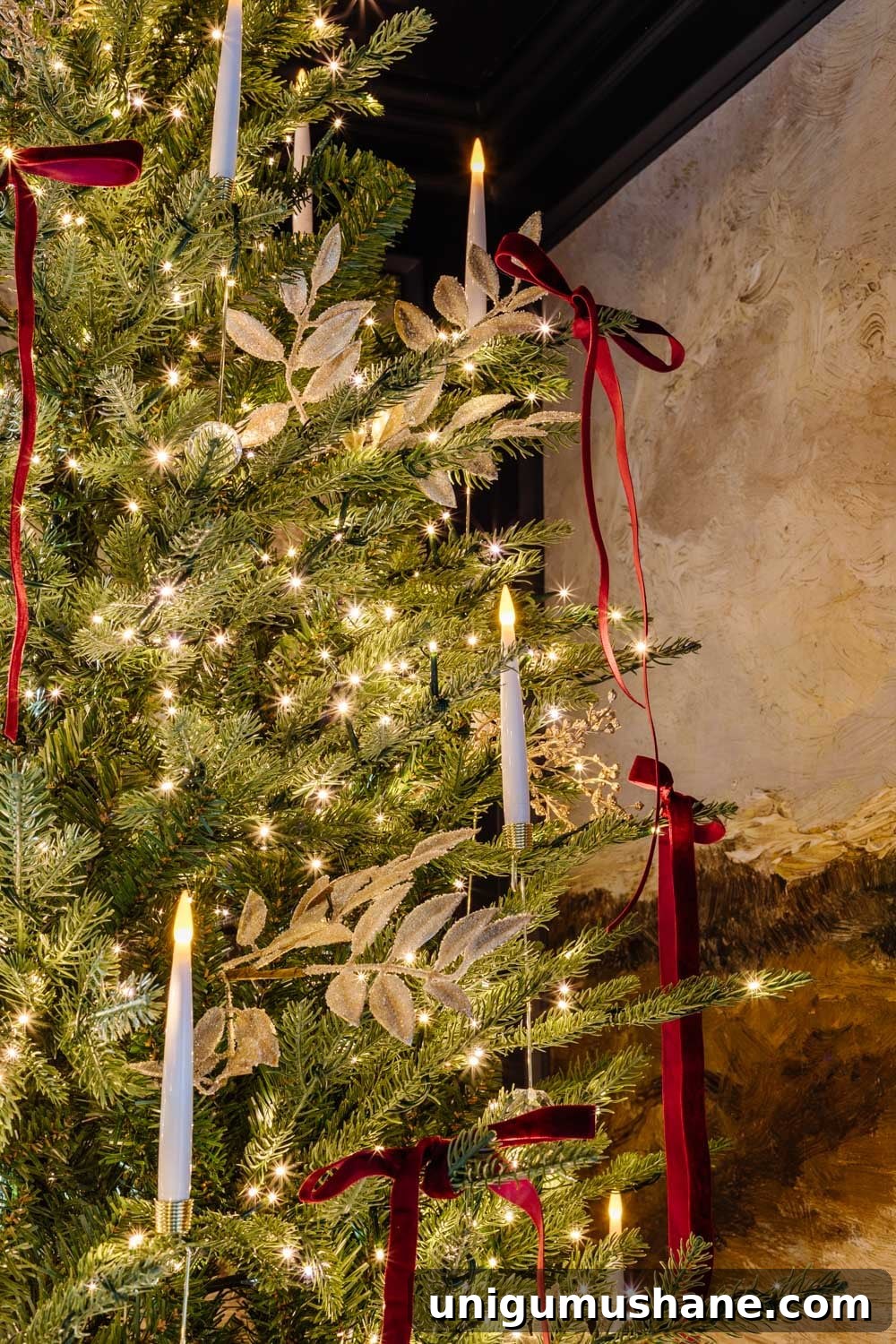 Modern Colonial Christmas Home Tour 2024: Holiday Decor Ideas 21 modern traditional colonial christmas home tour dining room