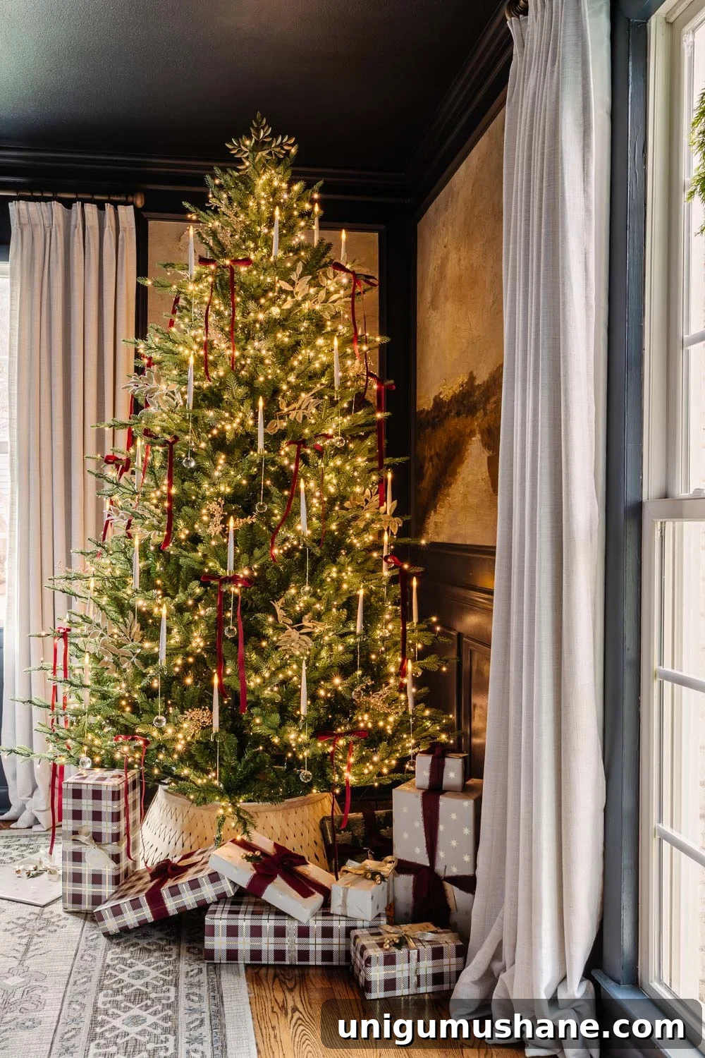 Modern Colonial Christmas Home Tour 2024: Holiday Decor Ideas 22 modern traditional colonial christmas home tour dining room
