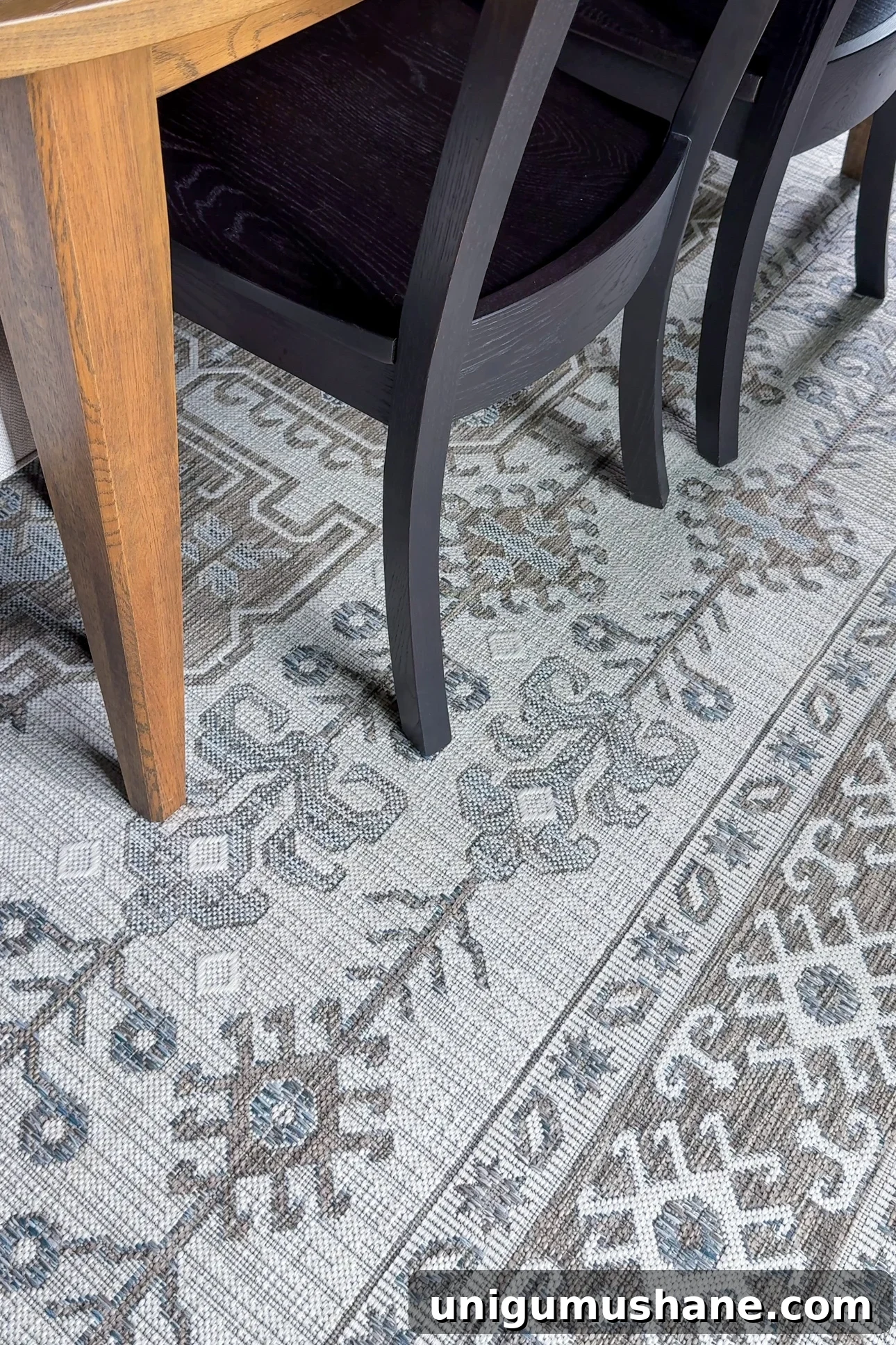 How a Rug Can Instantly Transform Your Dining Table 7 outdoor rug under dining room table