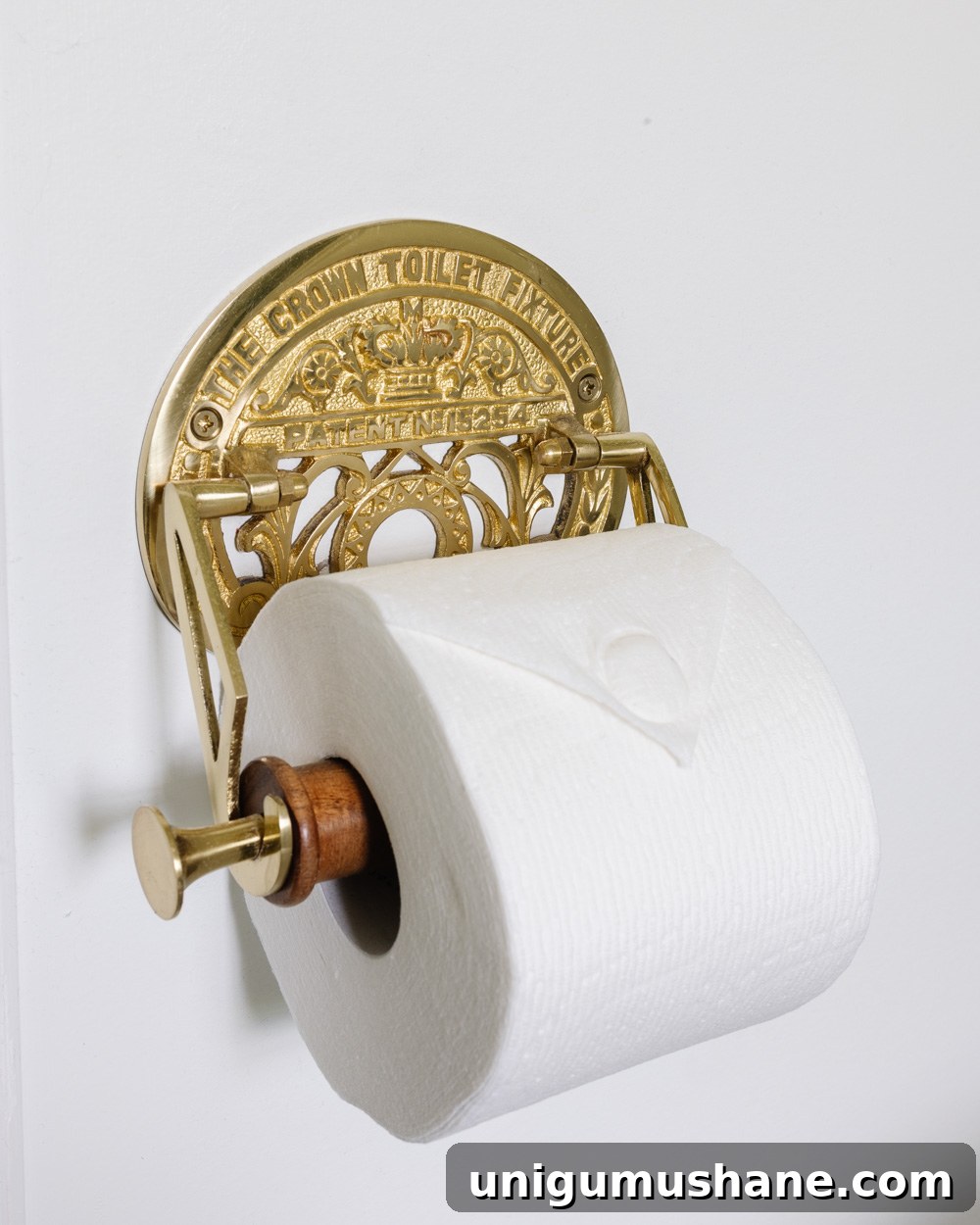 Why Brass Home Decor Is Still Timeless 8 antique brass toilet paper holder
