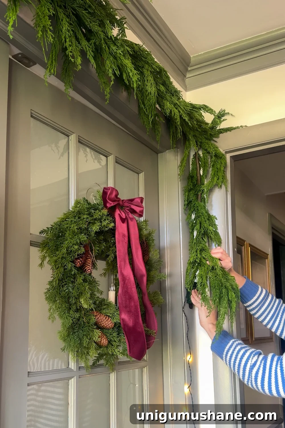 How to Hang Garland Over a Doorway Without Damage: Customizable Ideas 10 how to hang doorway garland inside with no damage for Christmas