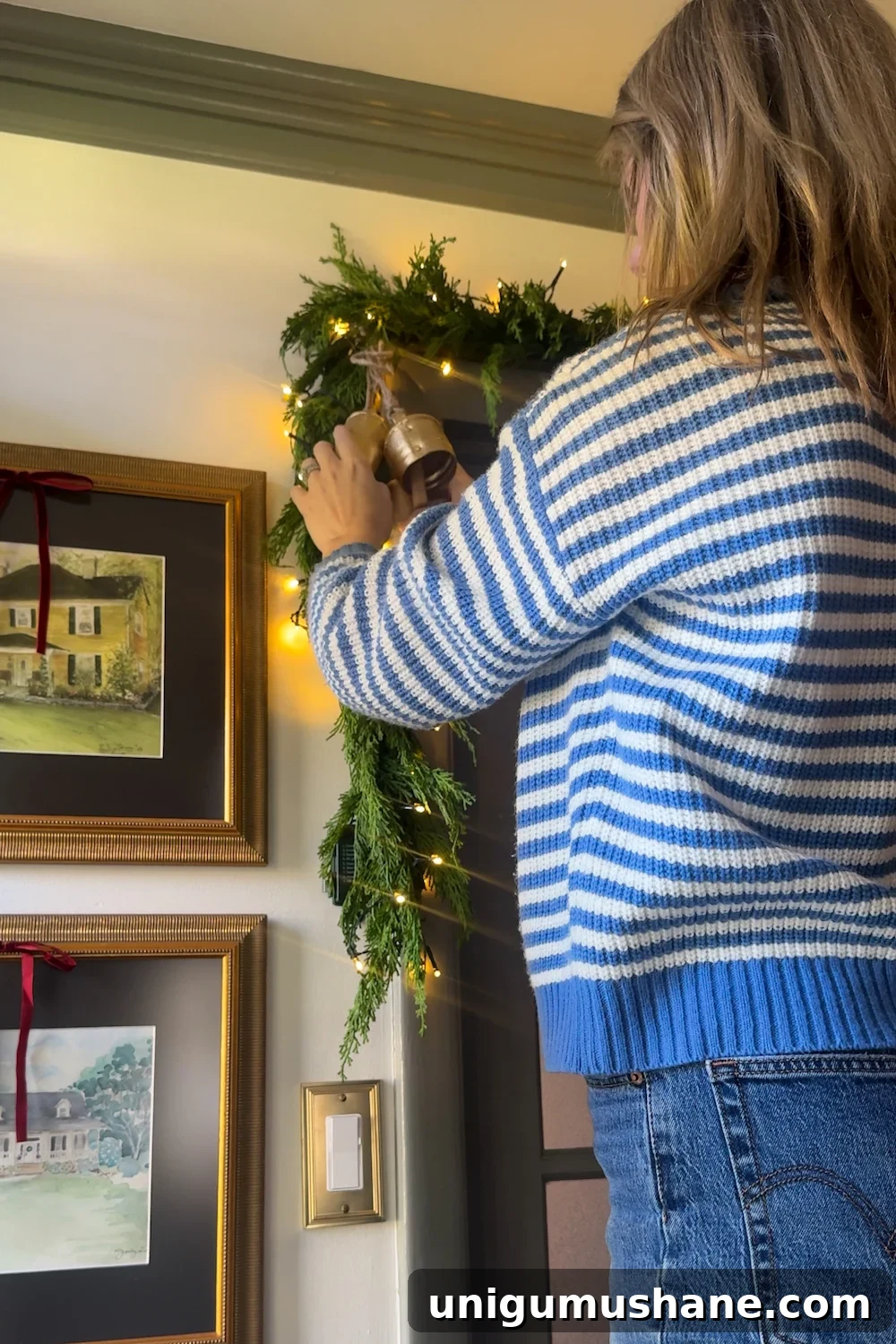How to Hang Garland Over a Doorway Without Damage: Customizable Ideas 15 how to hang doorway garland inside with no damage for Christmas