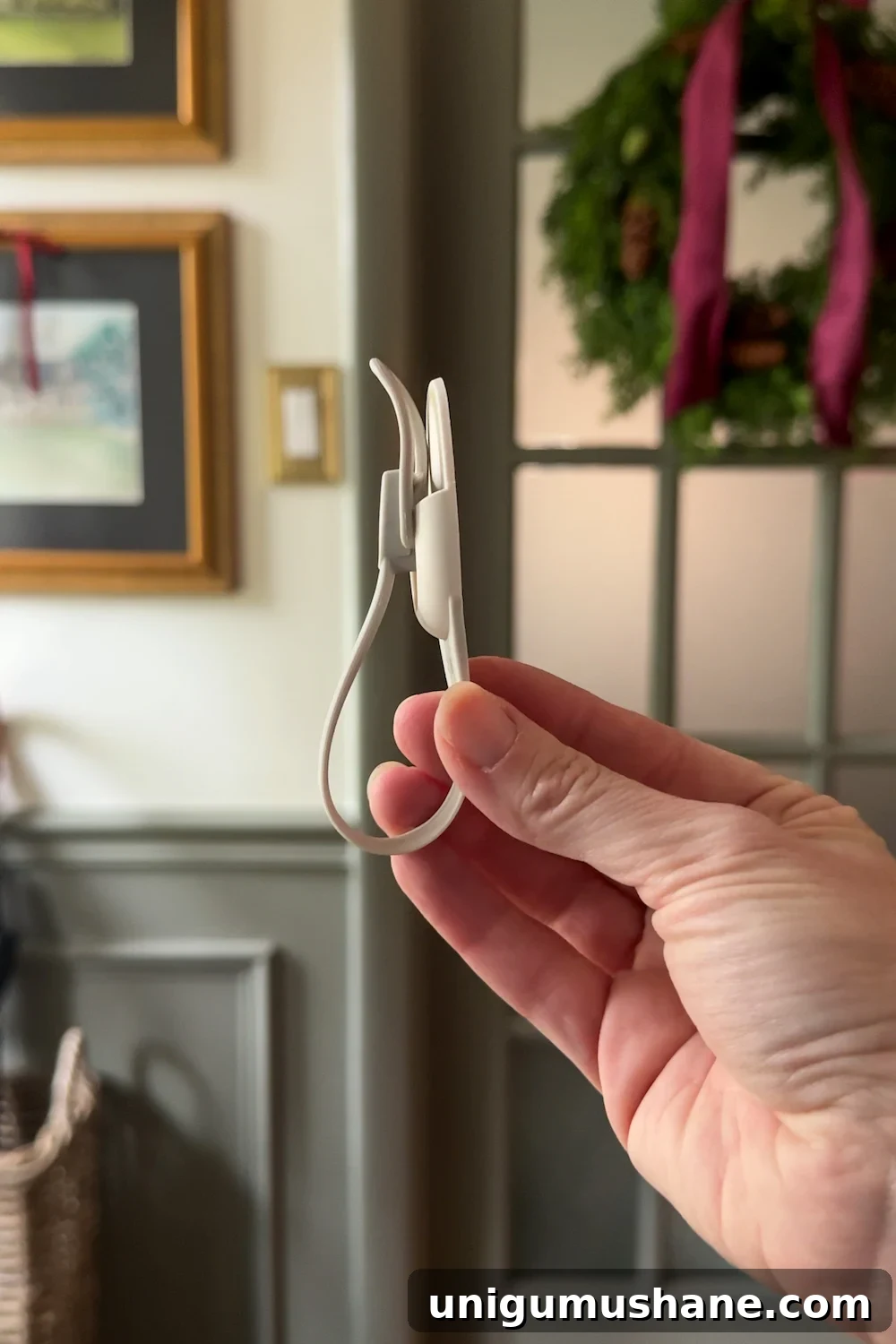 How to Hang Garland Over a Doorway Without Damage: Customizable Ideas 4 how to hang doorway garland inside with no damage for Christmas