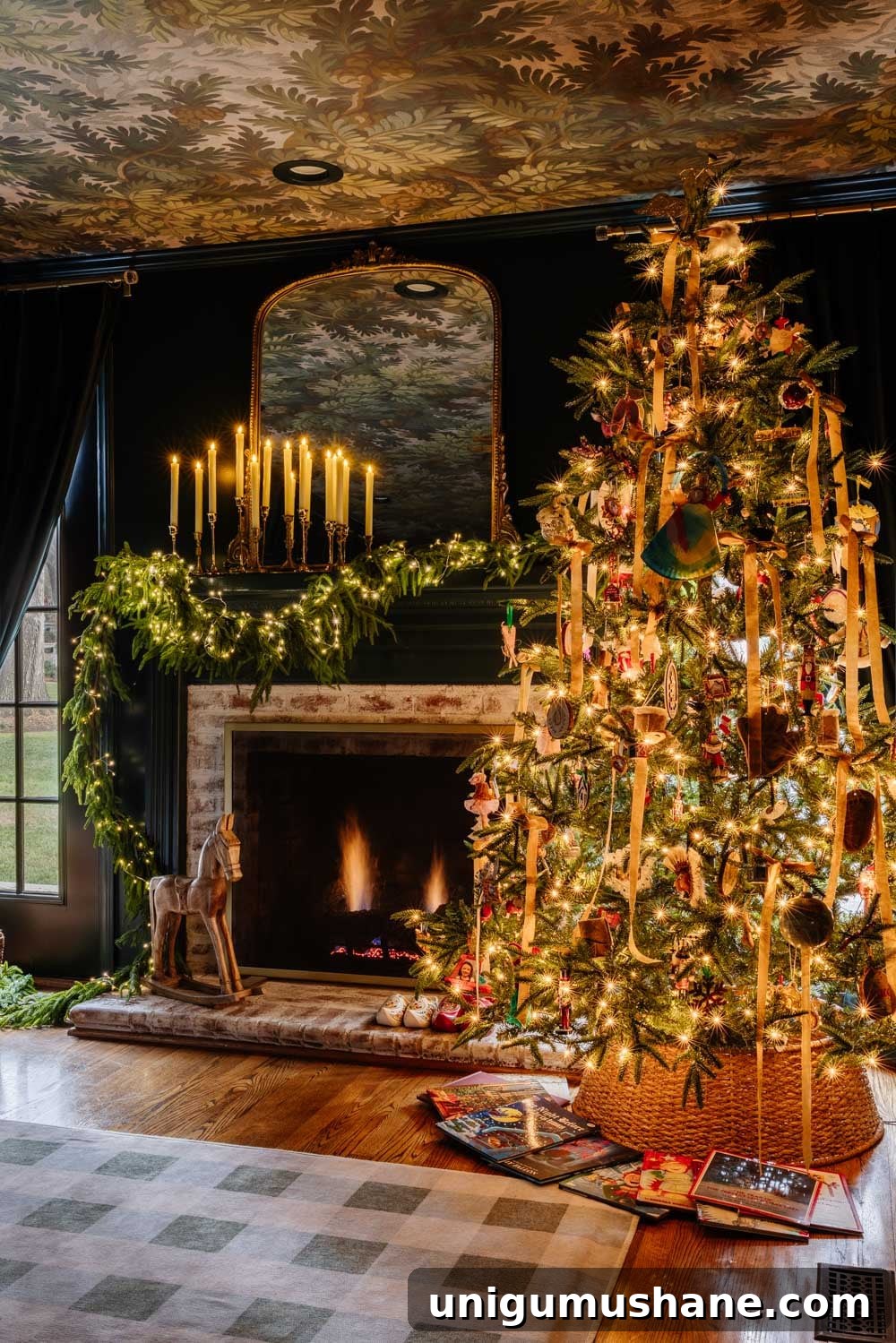 Our Christmas Home Tour: 12 Festive Decorating Tips 2 modern traditional cozy Christmas home decor tour