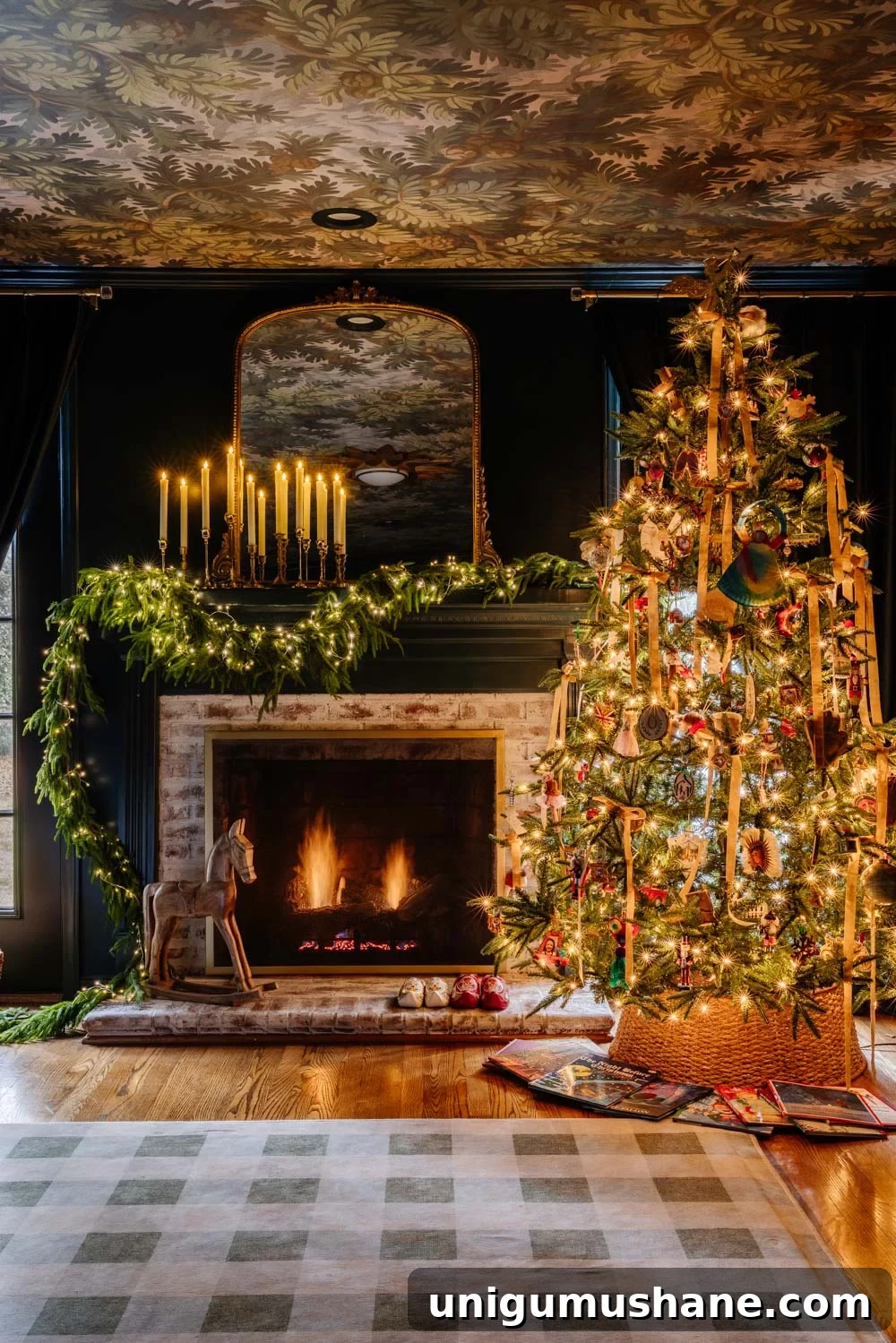 Our Christmas Home Tour: 12 Festive Decorating Tips 11 modern traditional cozy Christmas home decor tour
