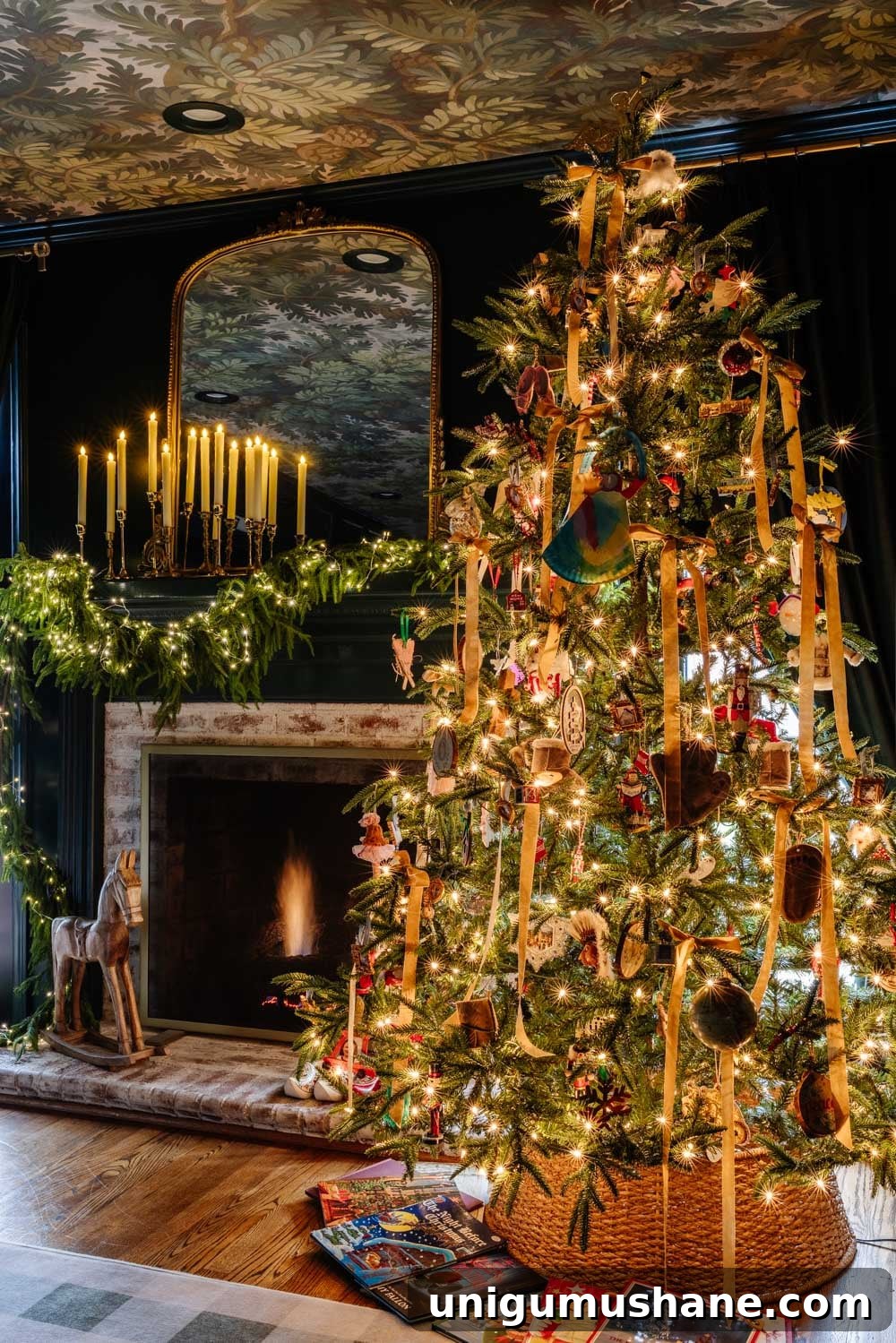 Our Christmas Home Tour: 12 Festive Decorating Tips 12 modern traditional cozy Christmas home decor tour