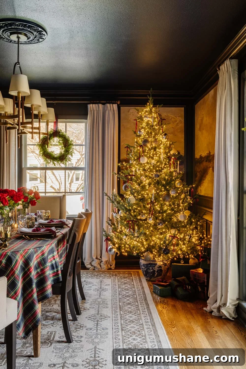 Our Christmas Home Tour: 12 Festive Decorating Tips 3 modern traditional cozy Christmas home decor tour