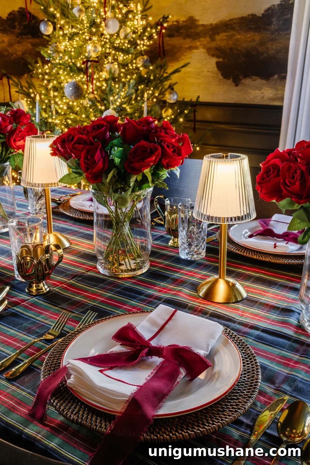 Our Christmas Home Tour: 12 Festive Decorating Tips 5 modern traditional cozy Christmas home decor tour