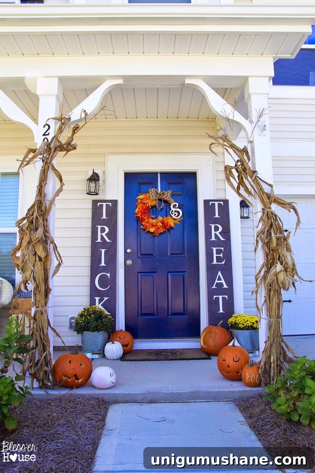 Bless'er House | DIY Halloween Sidelight Signs {and Fall Porch Reveal}