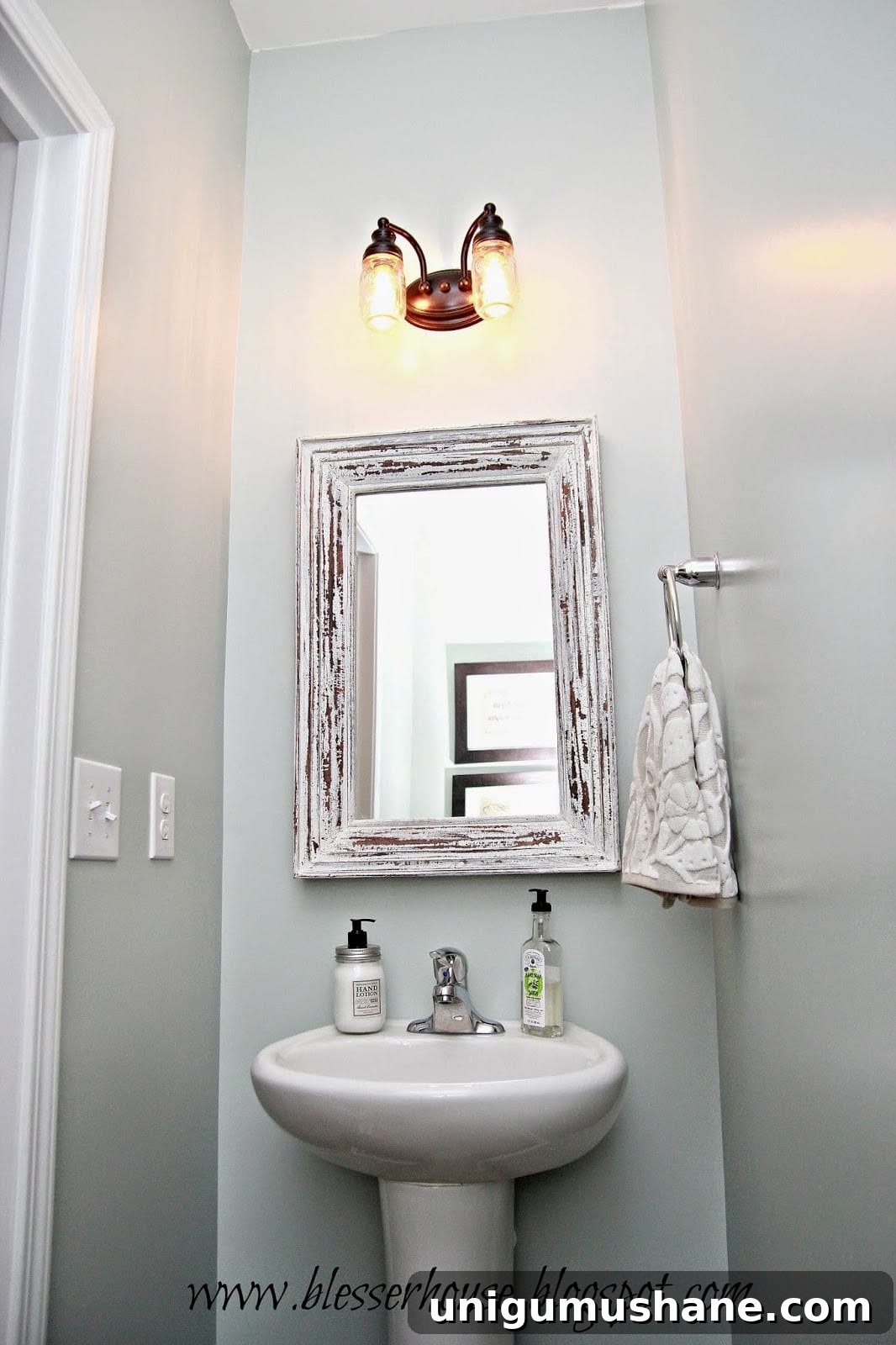 DIY Mason Jar Vanity Light for Rustic Bathroom Lighting 12 Powder room with personalized lighting