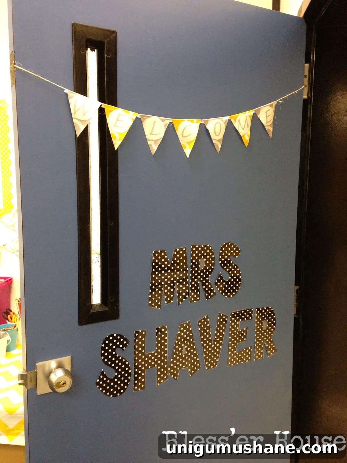 Budget-Friendly Cozy Classroom Ideas for Teachers 18 Welcome door with classroom bunting