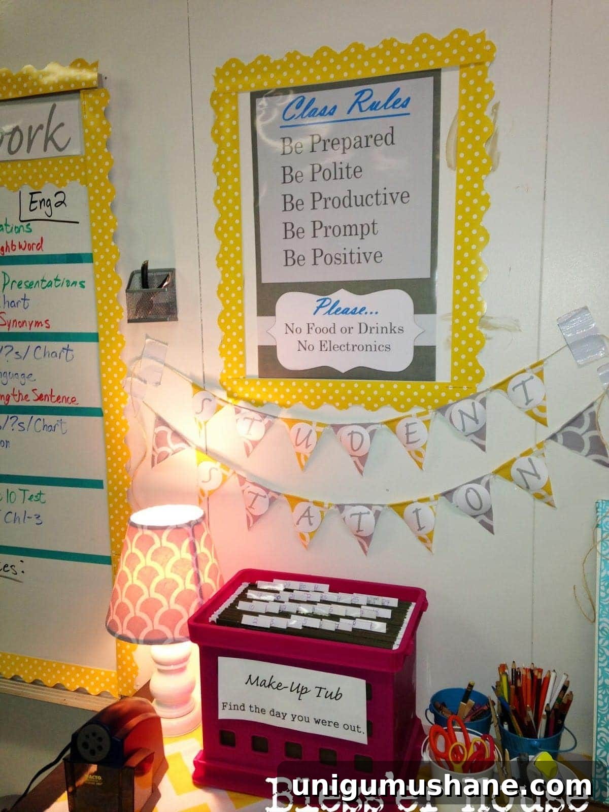 Budget-Friendly Cozy Classroom Ideas for Teachers 7 Classroom bunting and bulletin board detail